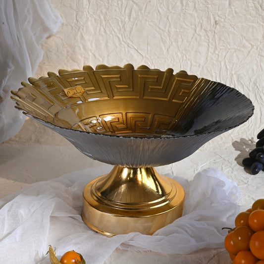 Glass bowl with pedestal