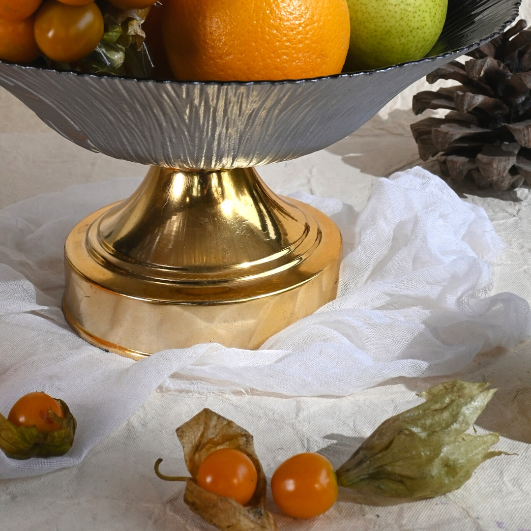 Glass bowl with pedestal